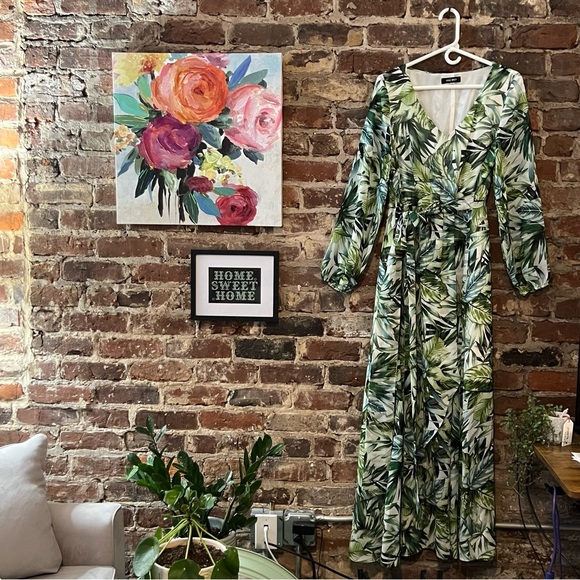 Nine West Dresses & Skirts - Nine West long sleeve maxi dress with green and white tropical leaf pattern